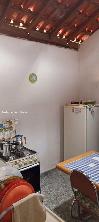 Casa à venda com 2 quartos, 200m² - Foto 4