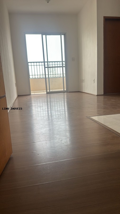 Apartamento para alugar com 2 quartos, 64m² - Foto 8