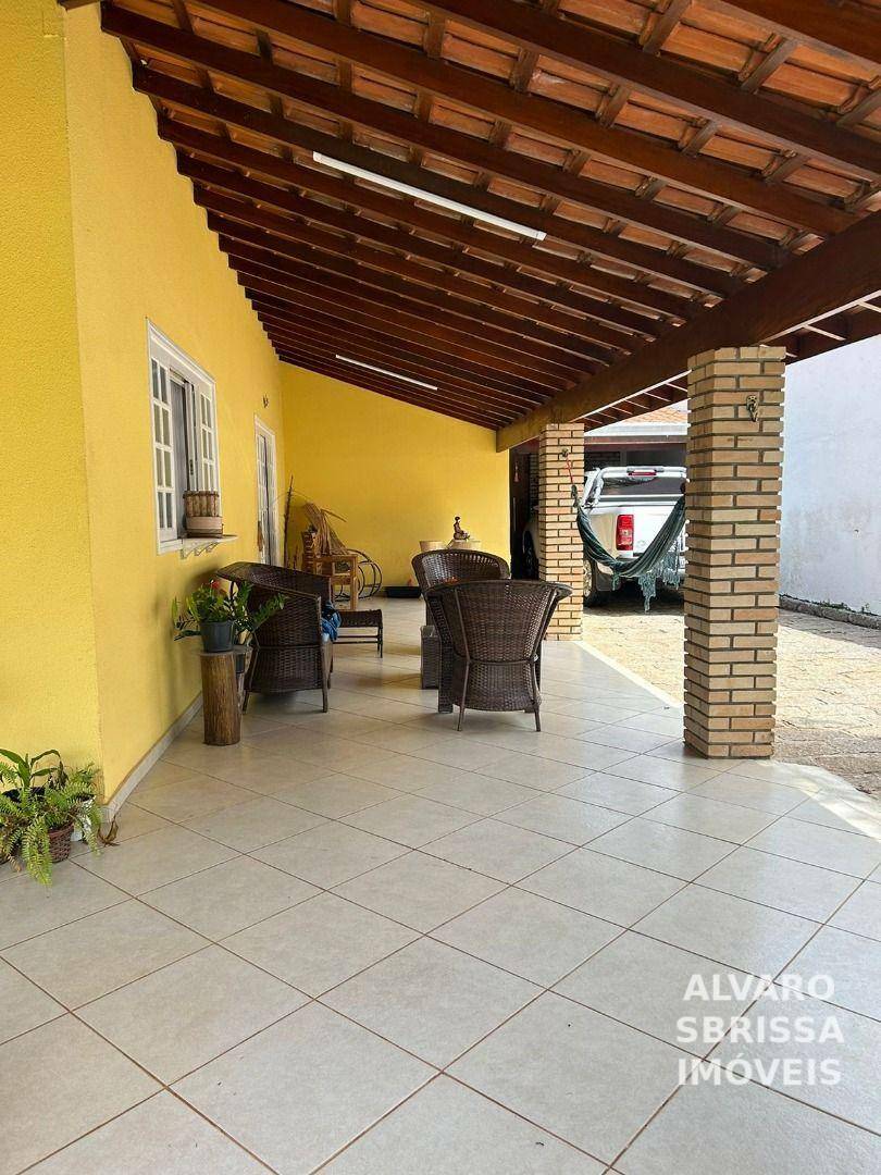Chácara à venda com 3 quartos, 340m² - Foto 2