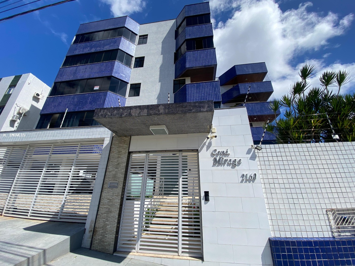 Apartamento à venda com 3 quartos, 200m² - Foto 1