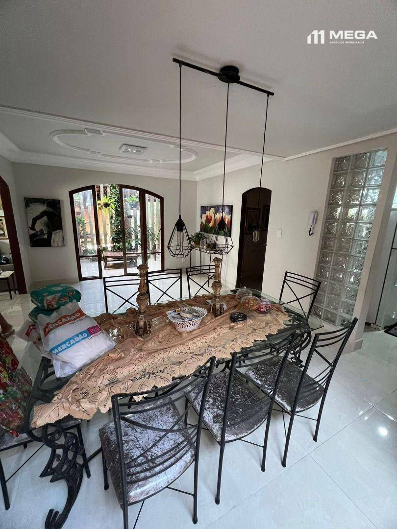 Casa à venda com 3 quartos, 349m² - Foto 11