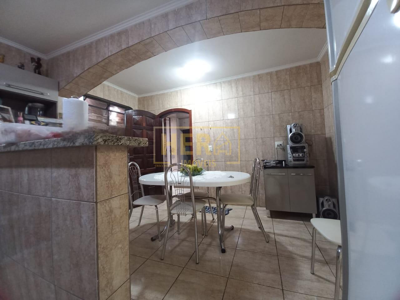 Casa à venda com 4 quartos, 349m² - Foto 2