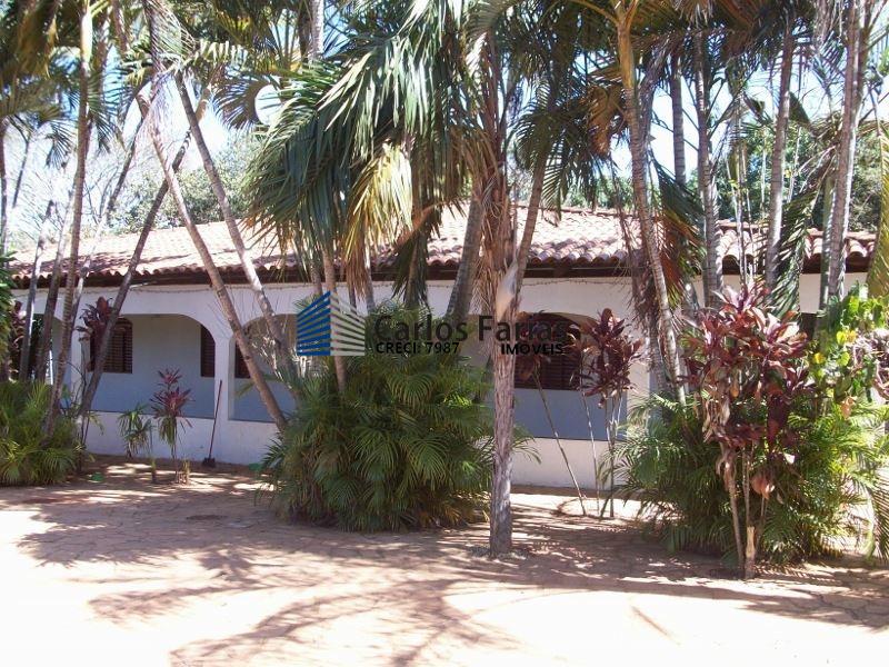 Chácara à venda com 3 quartos, 300m² - Foto 1