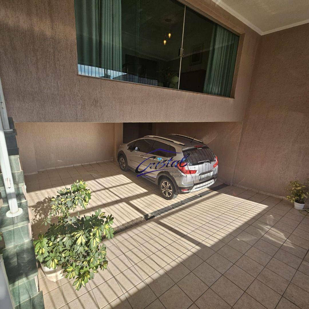Casa para alugar com 4 quartos, 180m² - Foto 2