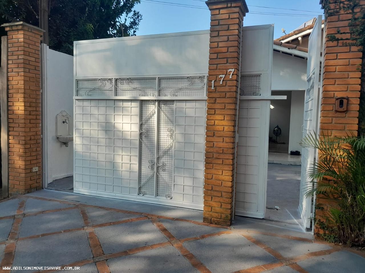 Casa à venda com 3 quartos, 157m² - Foto 2