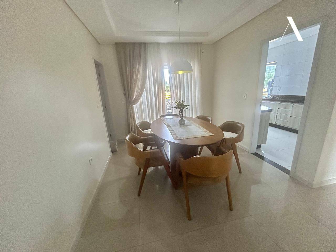 Casa à venda com 3 quartos, 234m² - Foto 2