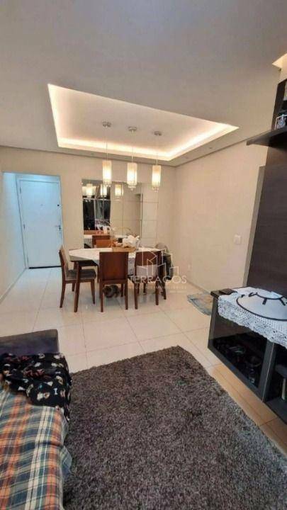 Apartamento para alugar com 3 quartos, 77m² - Foto 2