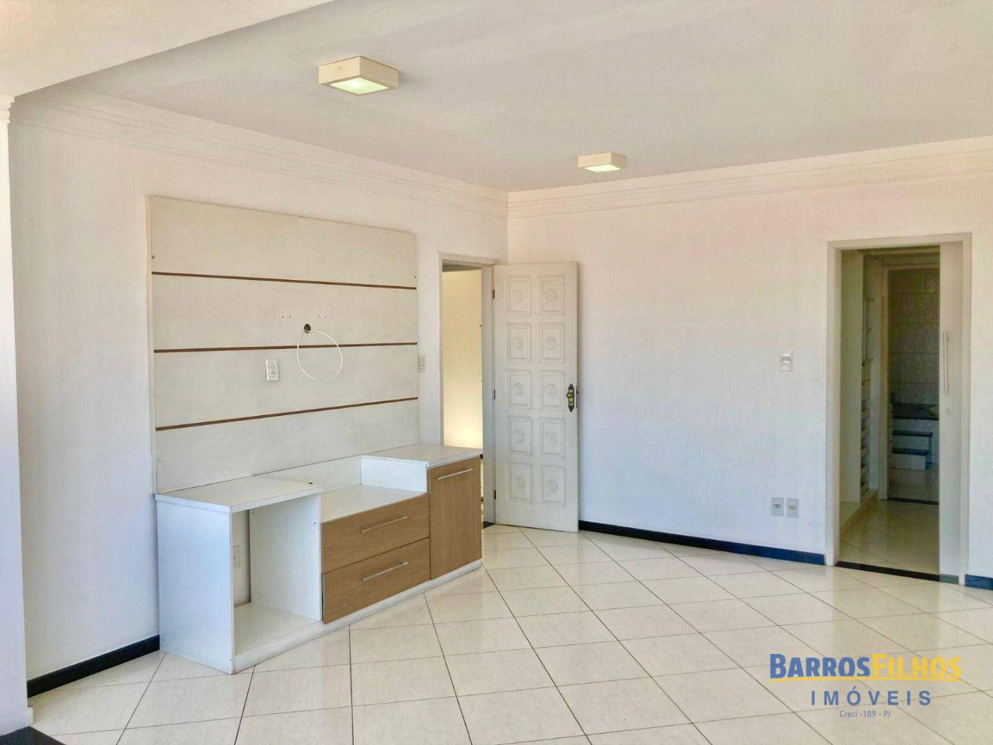 Casa para alugar com 4 quartos, 300m² - Foto 15