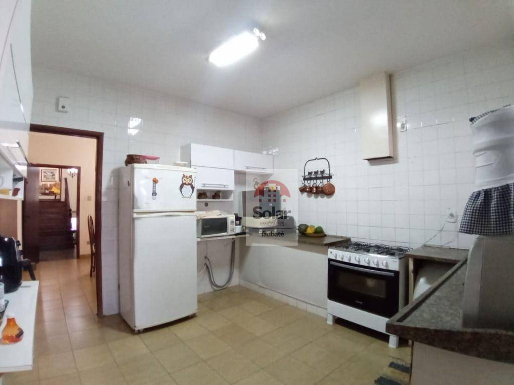 Casa para alugar com 5 quartos, 400m² - Foto 9