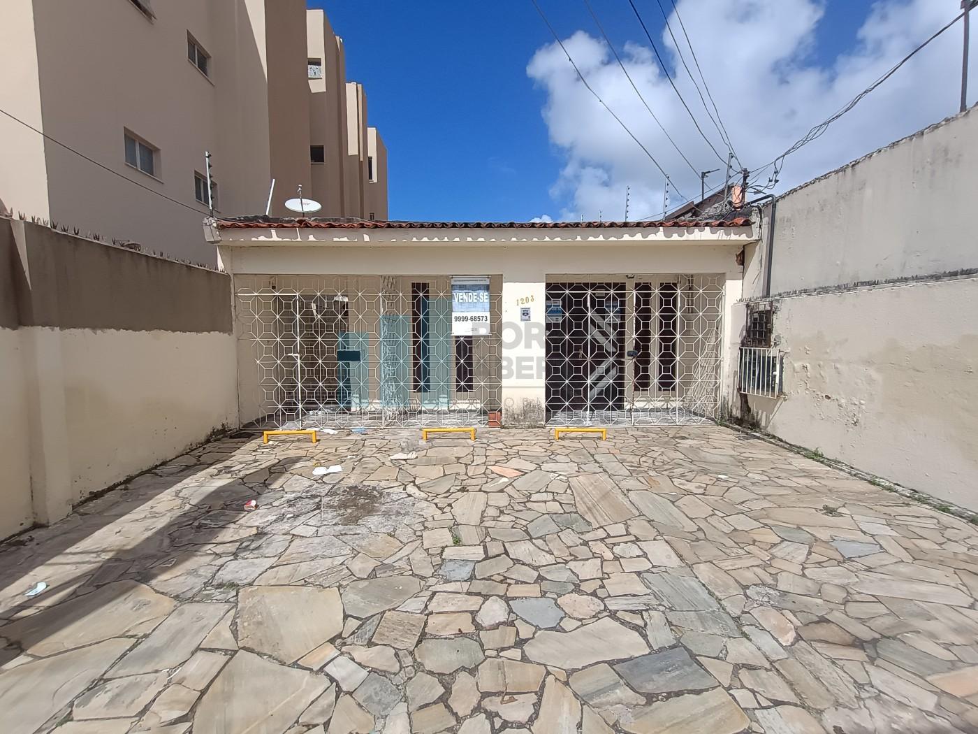 Casa à venda com 6 quartos, 247m² - Foto 1