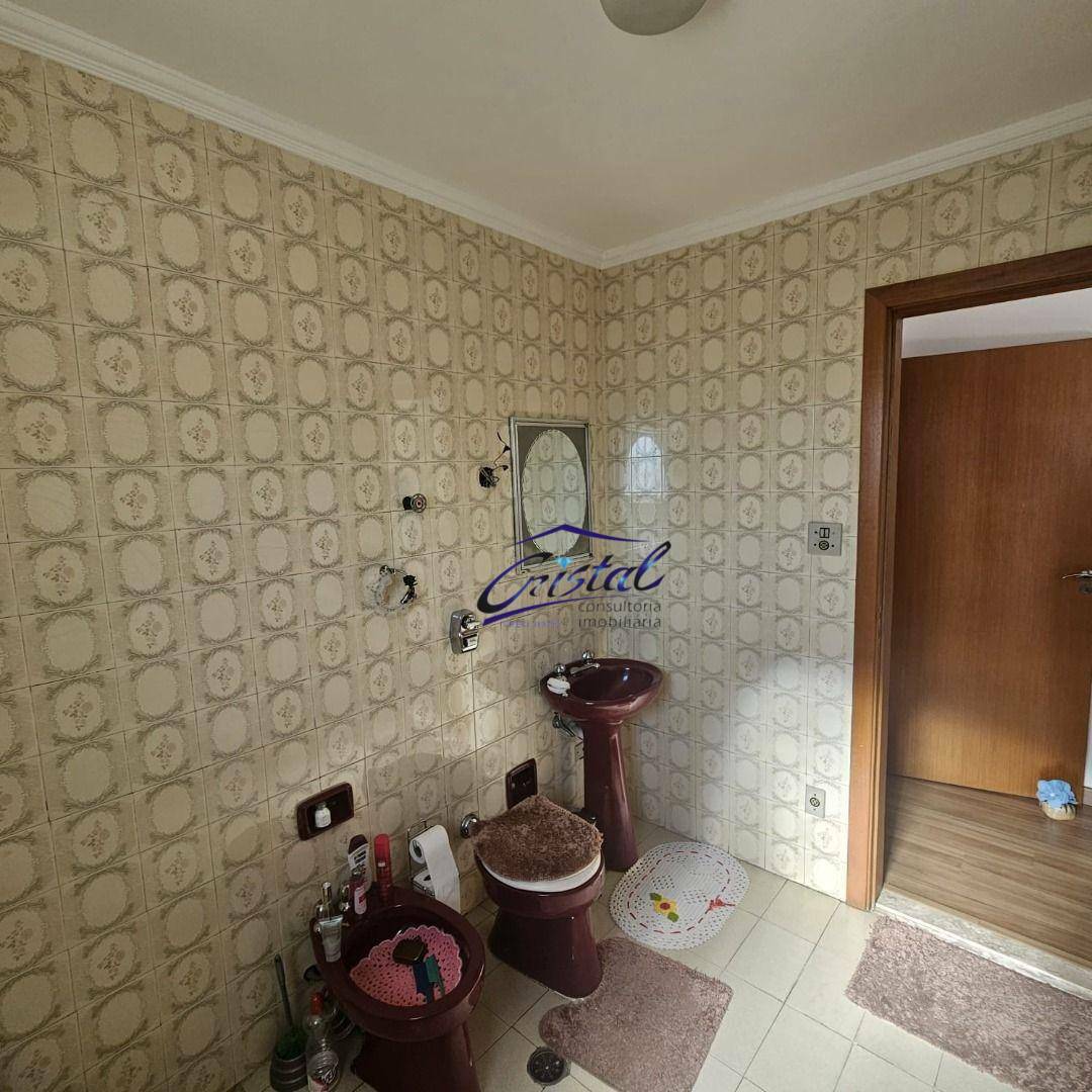Casa para alugar com 4 quartos, 180m² - Foto 32