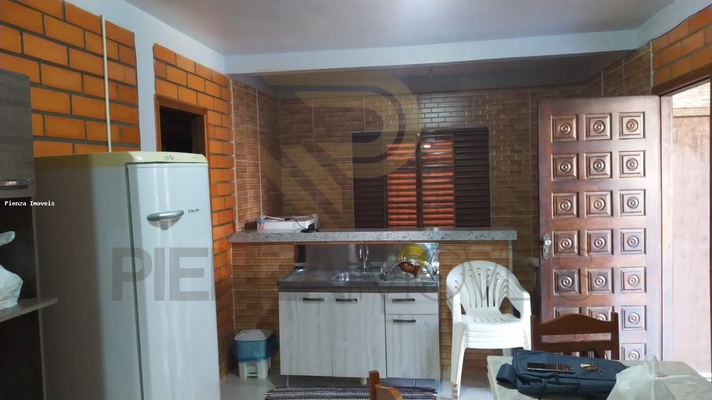 Casa à venda com 6 quartos, 200m² - Foto 6
