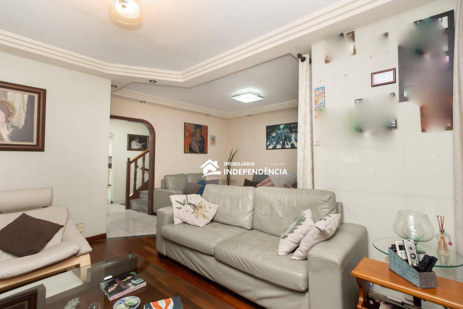 Casa à venda com 3 quartos, 316m² - Foto 2