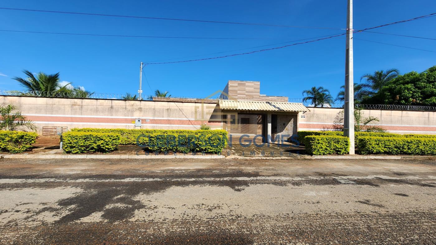 Casa à venda com 4 quartos, 1800m² - Foto 2