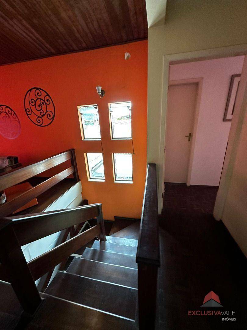 Casa à venda com 5 quartos, 162m² - Foto 4