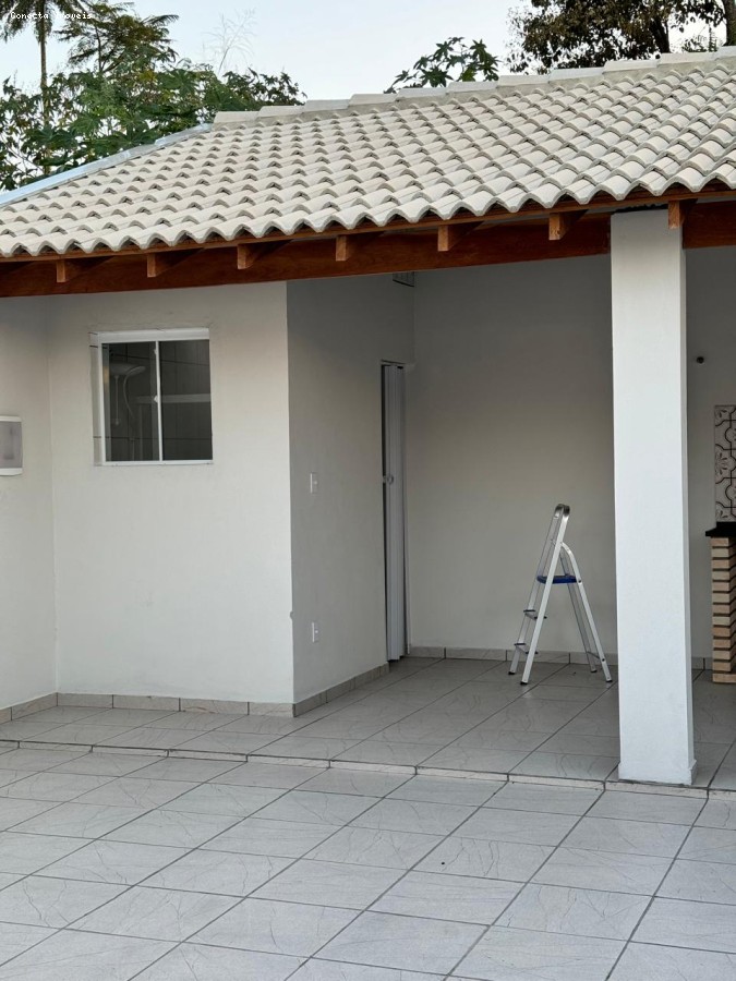 Casa à venda com 2 quartos, 70m² - Foto 11