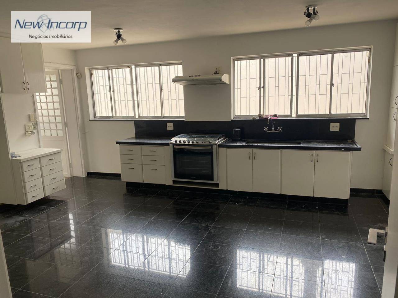 Casa à venda e aluguel com 4 quartos, 450m² - Foto 5