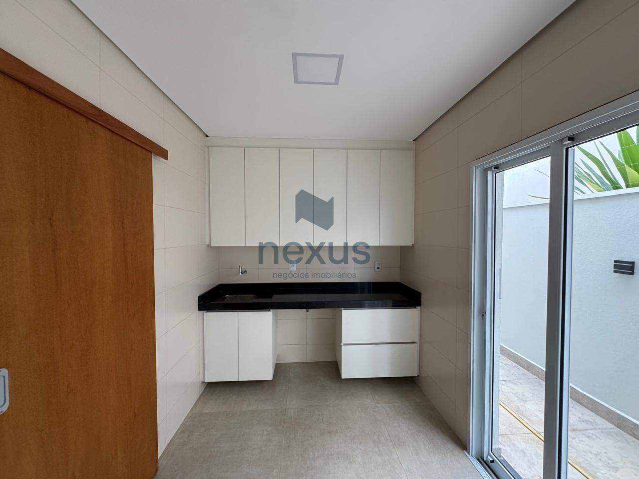 Casa à venda com 3 quartos, 312m² - Foto 9