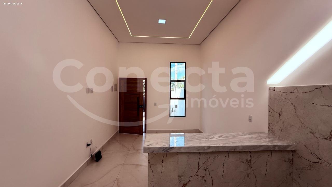 Casa à venda com 2 quartos, 62m² - Foto 2
